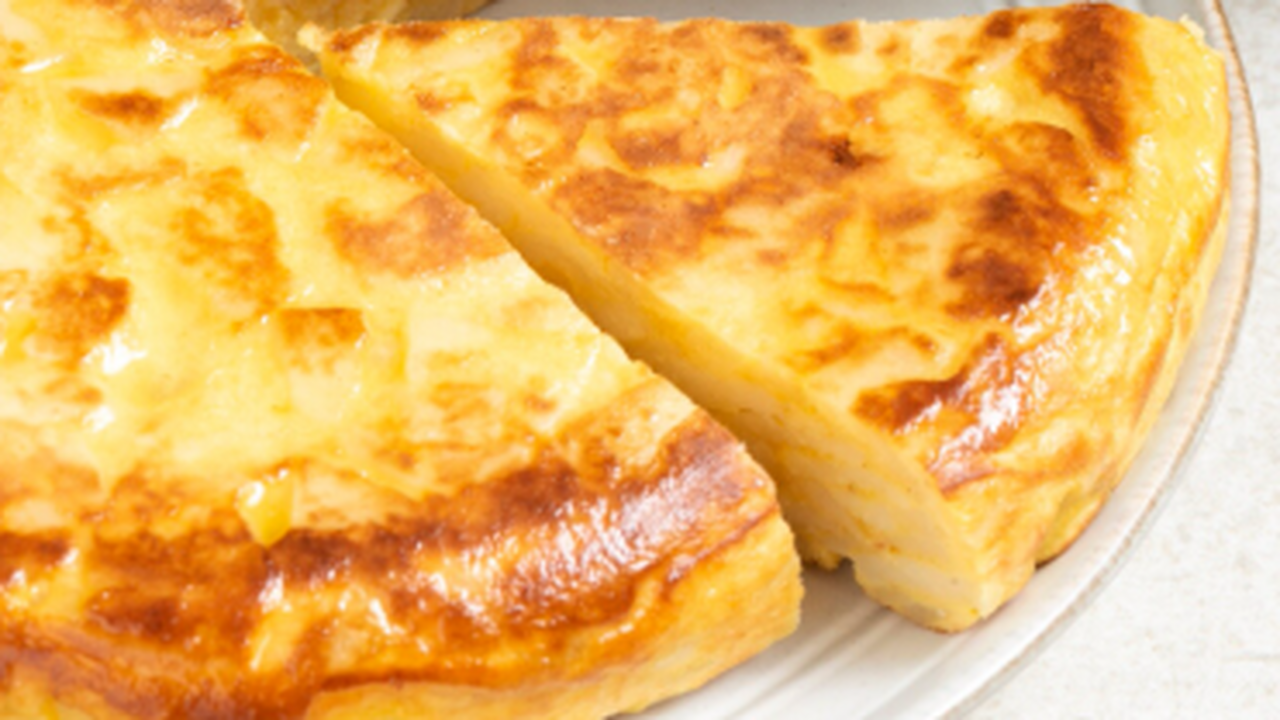 Этот сырный пирог — простое, но невероятно вкус...