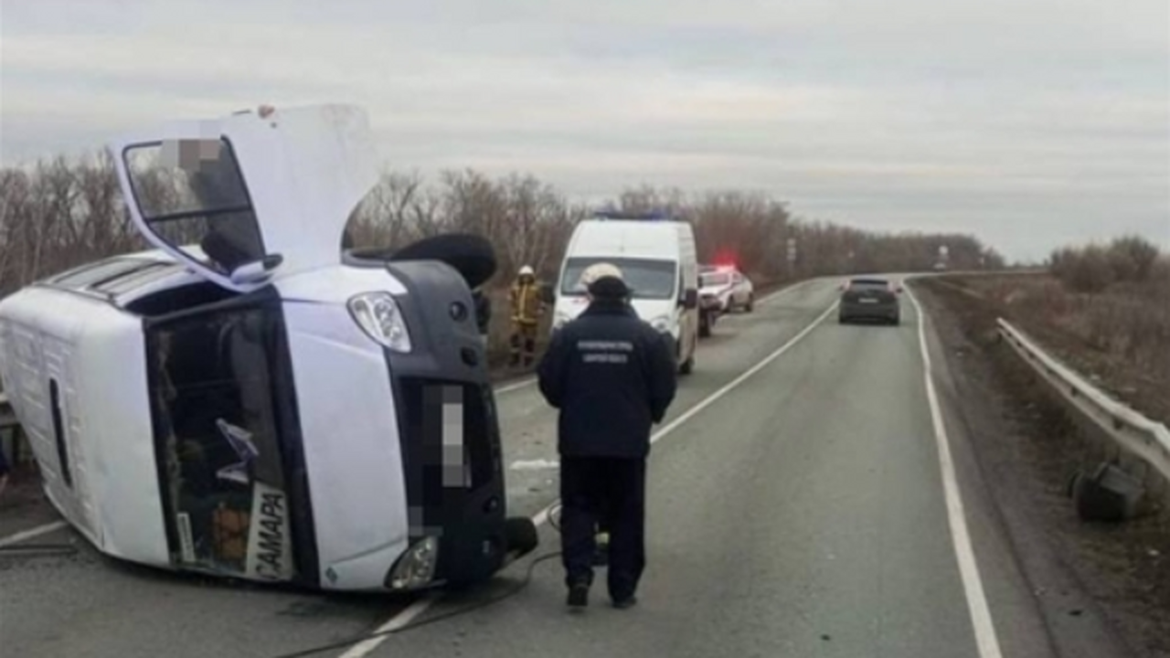 На трассе под Самарой 9 ноября попал в ДТП автобус с 13 пассажирами в салоне В Волжском районе Самарской области произошло Д...