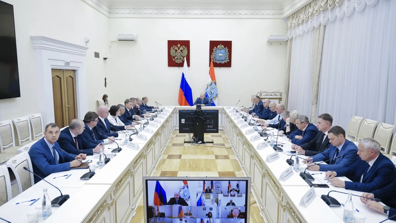 «Надо помогать» - губернатор Федорищев поручил областному правительству поддержать Октябрьск в решении проблем ЖКХ, капремонта школы и детсада На оперативном совещании губернатор Федорищев р...