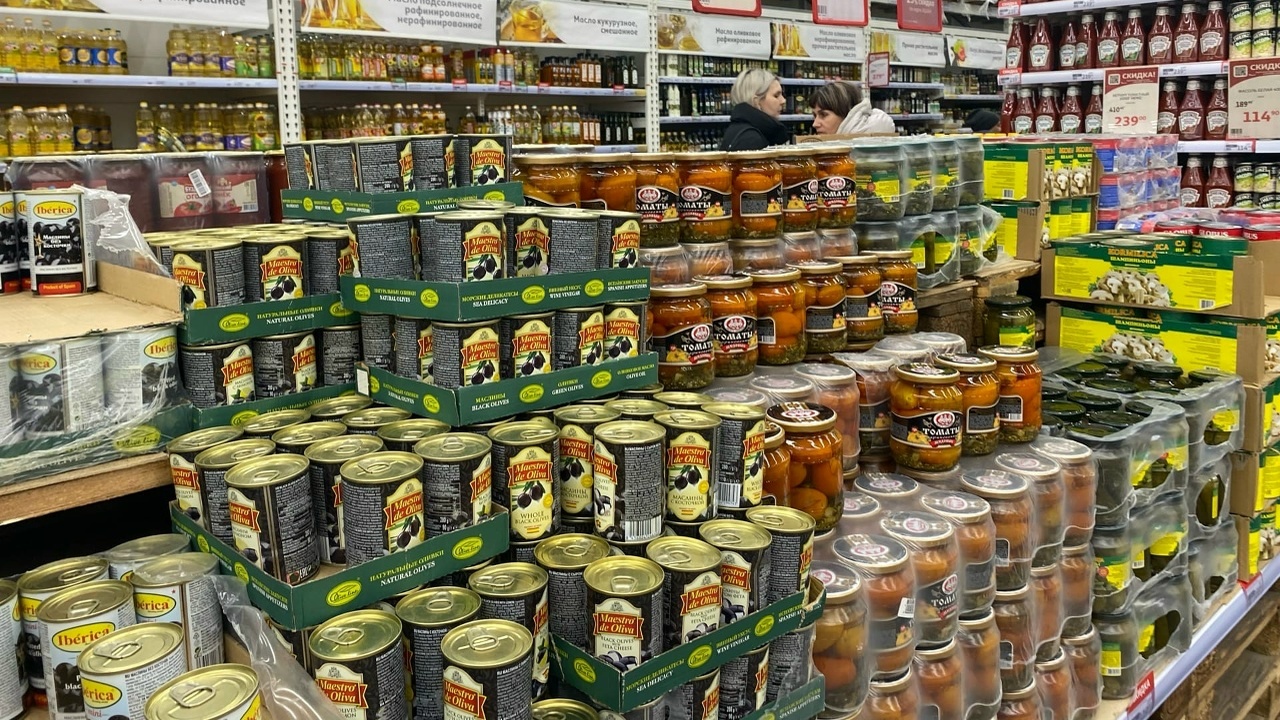 Проработала в Магните 9 лет: мой честный список продуктов, которые я никому не советую покупать там Бывший кассир “Магнита” раскрывает секреты супе...