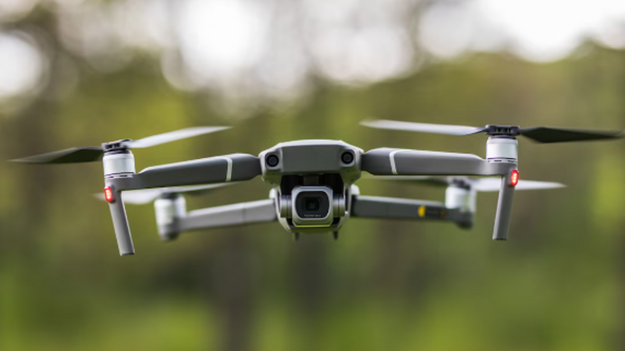 Студенты Московского авиационного института раз...