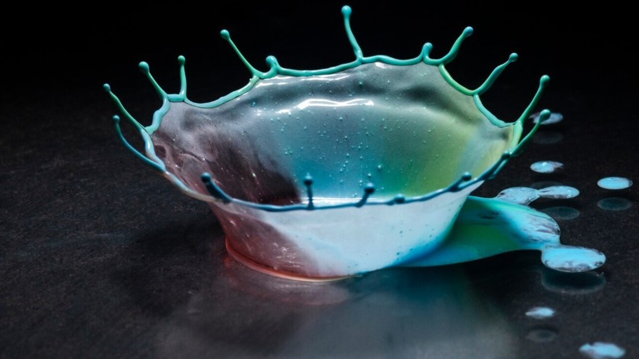 Нефть аккумулируется на значительной глубине в ...