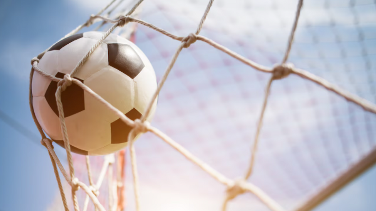 Нападающий Вадим Раков вернулся в футбольный кл...