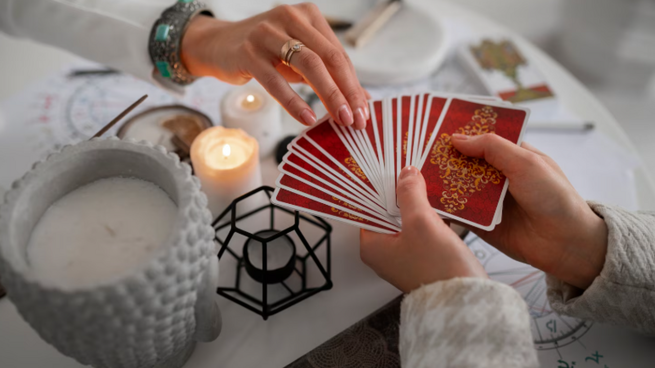 В Самаре медиум провела сеанс с духом пропавшего бойца СВО: ее сняли на видео В Самаре состоялся спиритический сеанс, в ходе ...