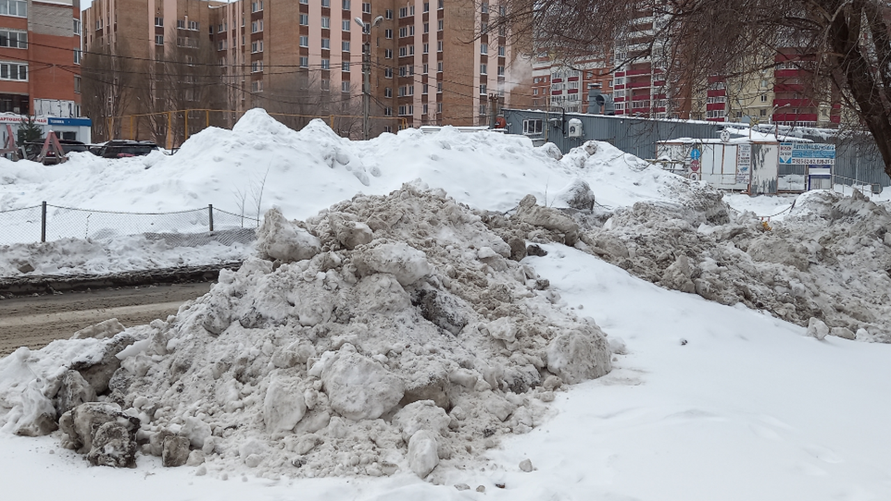 В Самаре начали с удвоенной силой избавляться от снега В Самаре с наступлением метеорологических услов...