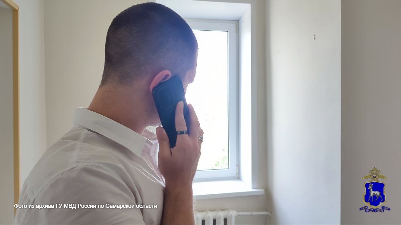 В Самарской области по указанию незнакомцев студент перечислил "правоохранителям" 990 тысяч рублей на борьбу с мошенниками. В полицию Новокуйбышевска обратился 22-летний м...