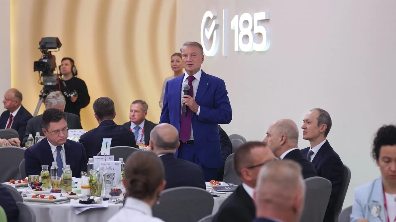 На ПМЭФ-2026 Президент Сбербанка провёл деловой...