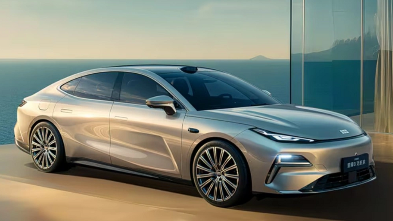 Компания Geely представила обновлённую версию с...