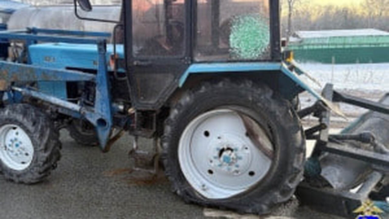 11 января в Красноглинском районе Самары легковушка врезалась в трактор Утром 11 января текущего года в Красноглинском ...