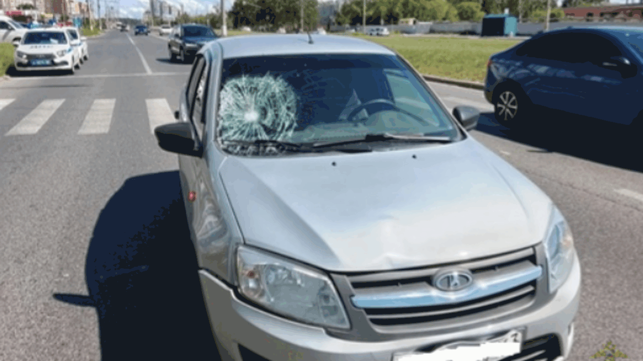 В Самарской области велосипедист ехал на красный свет и попал под машину В Автозаводском районе города Тольятти сотрудни...
