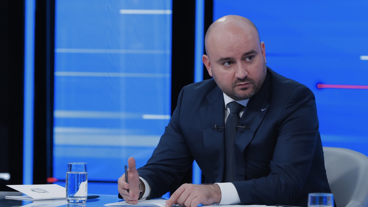 Губернатор Федорищев: «Нормативное состояние региональных дорог увеличили с 40% до 50%» В прямом эфире Вячеслав Федорищев ответил на во...