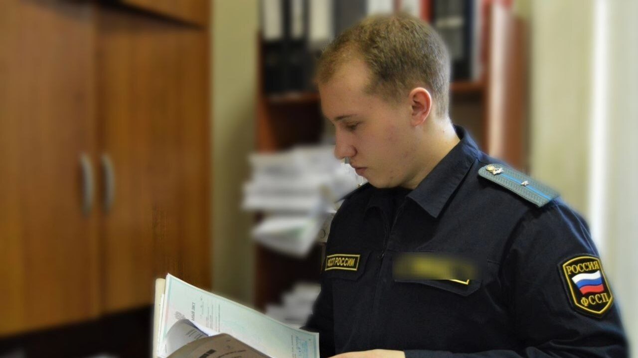 Взыскание суммы ущерба обеспечили судебные прис...