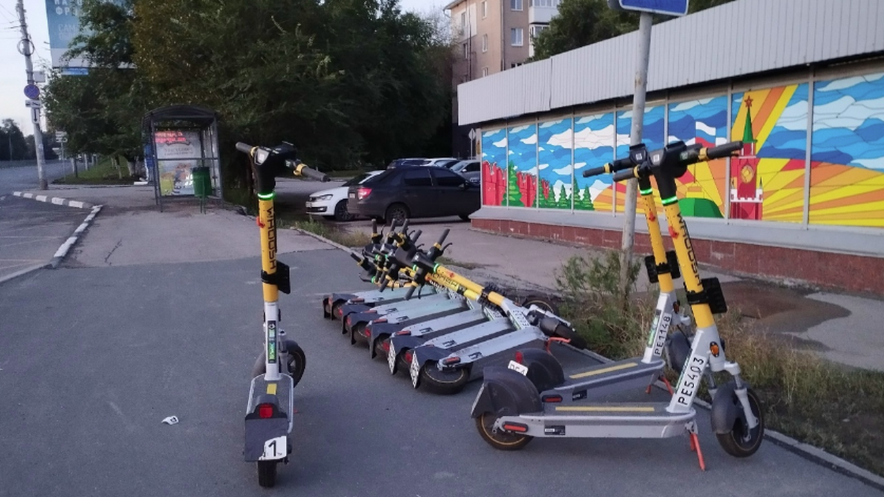 Начался новый сезон инцидентов: самокатчик с девушкой попали под колеса авто В городе Самаре начался сезон эксплуатации элек...