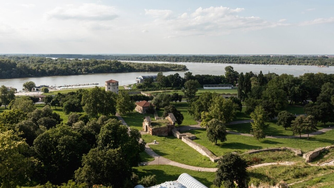 Археологический комплекс Поверти-Пойнт представ...