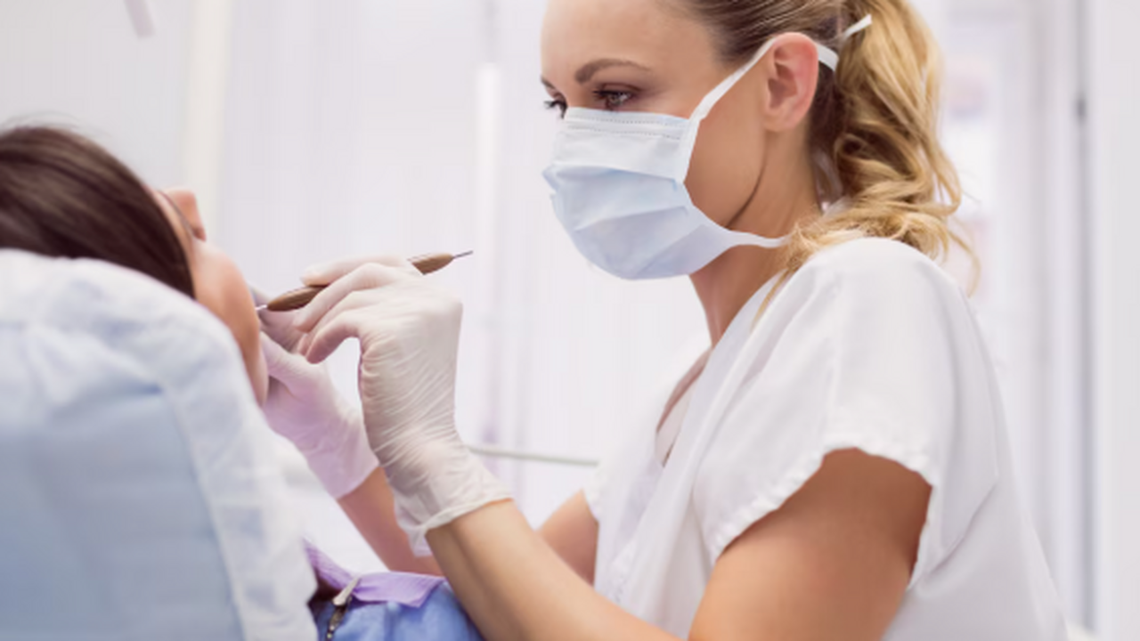 Регулярные визиты к стоматологу являются необхо...