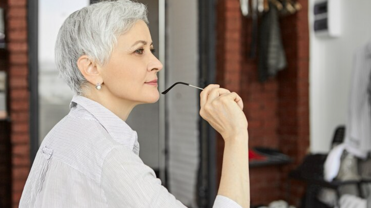 Топ-4 омолаживающих стрижек для женщин старше 5...