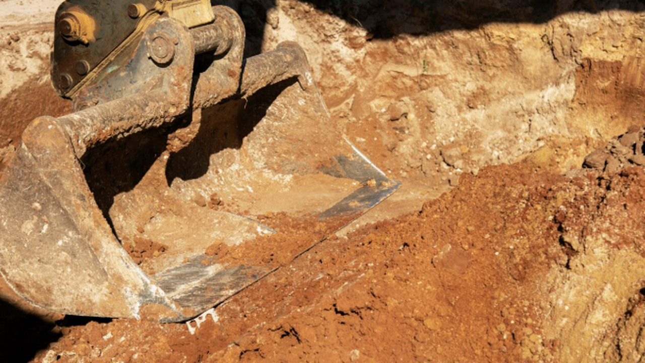 Археологи, ведущие исследования в окрестностях ...