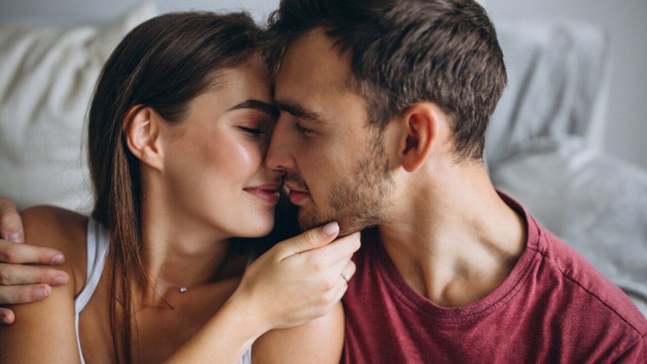 В современном обществе поцелуи часто воспринима...