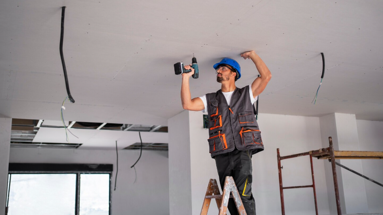 Натяжные потолки: практическая оценка преимущес...