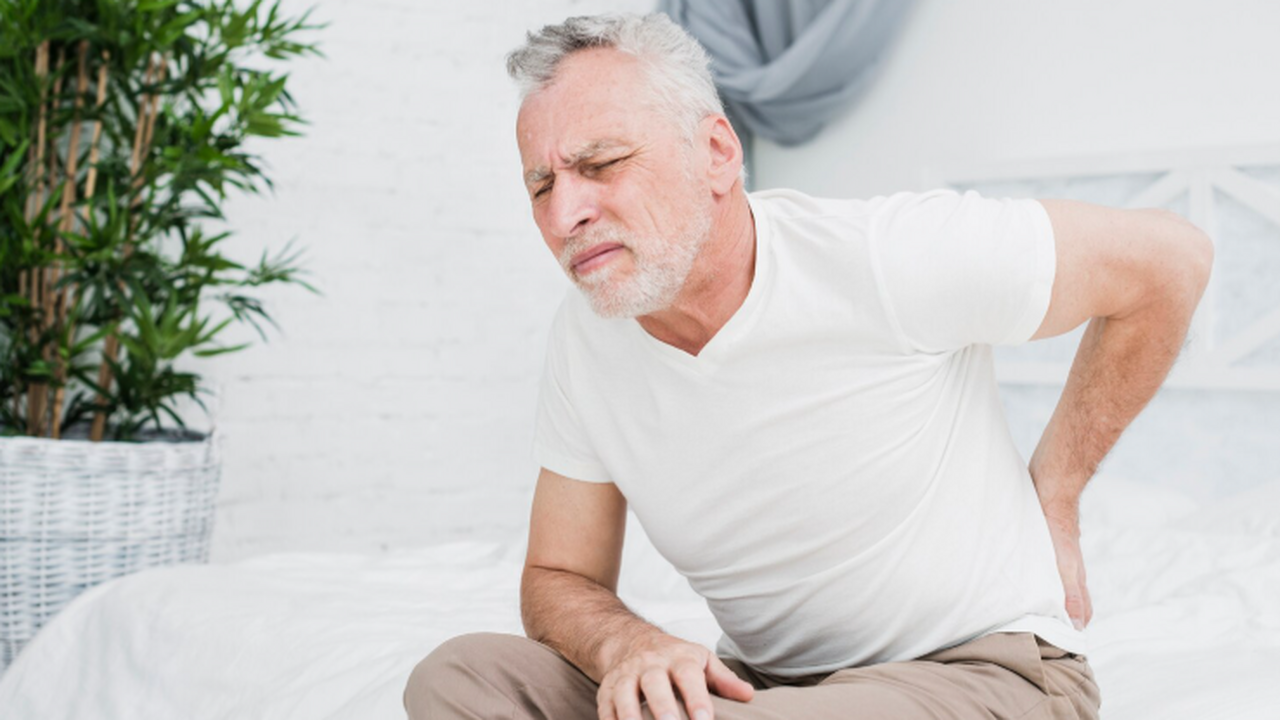 Хроническая боль в спине среди пожилых мужчин м...