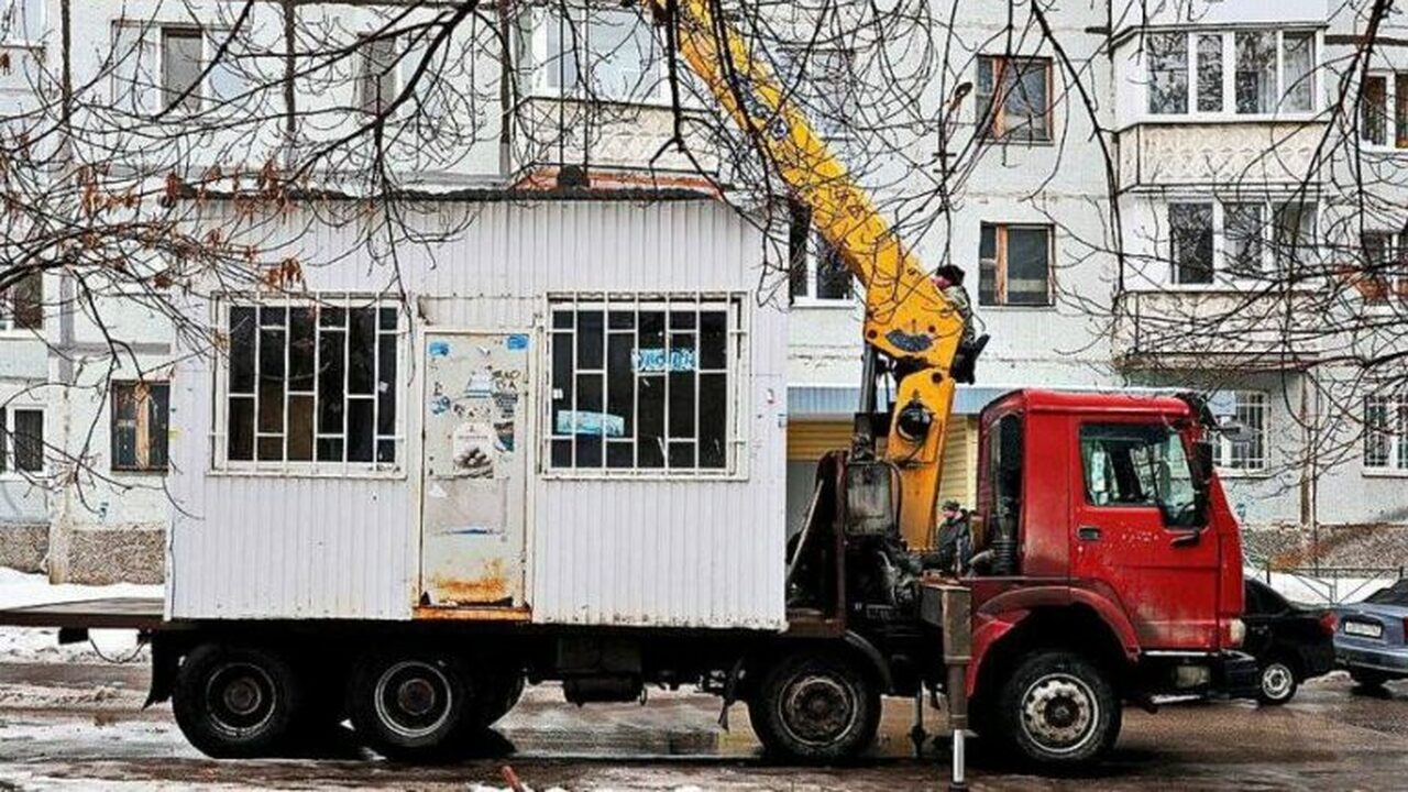 В Самаре продолжается снос самочинно установлен...