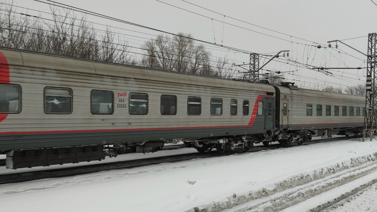 Решил не спорить и уступить место хамоватой даме, а в итоге поездка превратилась в ад: турист оставил честный отзыв о путешествии поездом РЖД Скандал в плацкарте: пассажир уступил место пож...