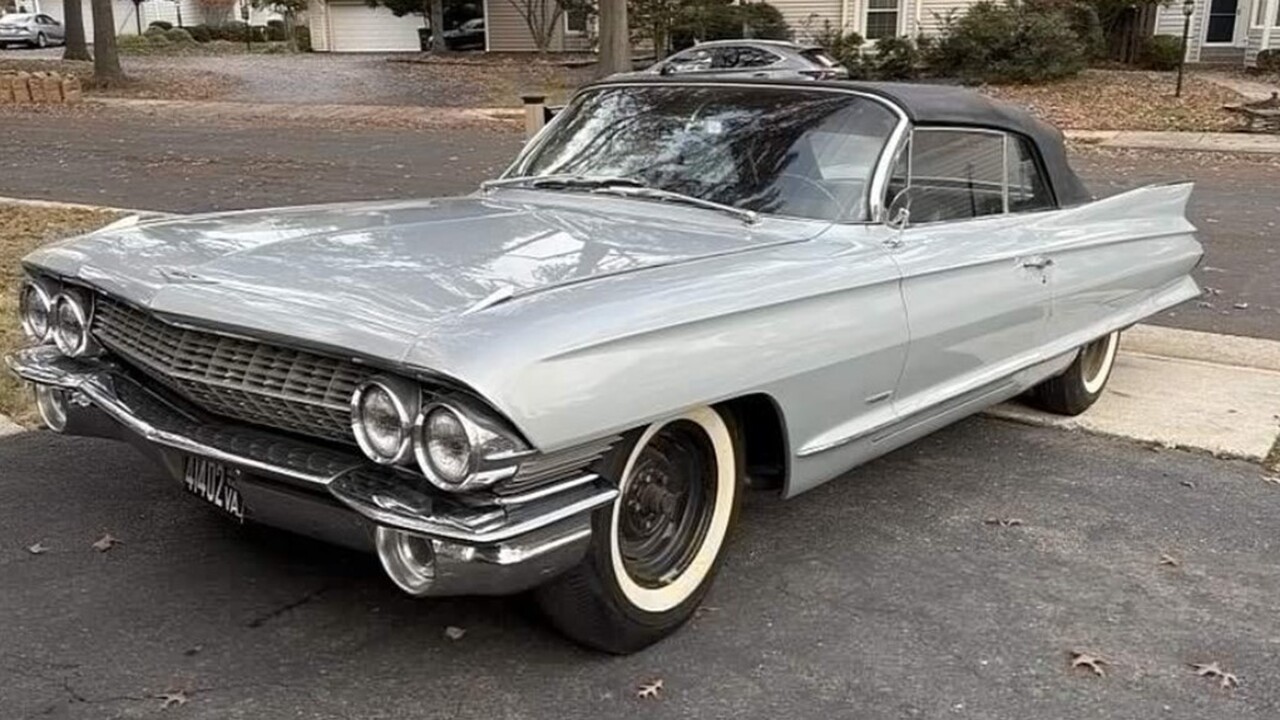 Кабриолет Cadillac Series 62, произведенный в 1...