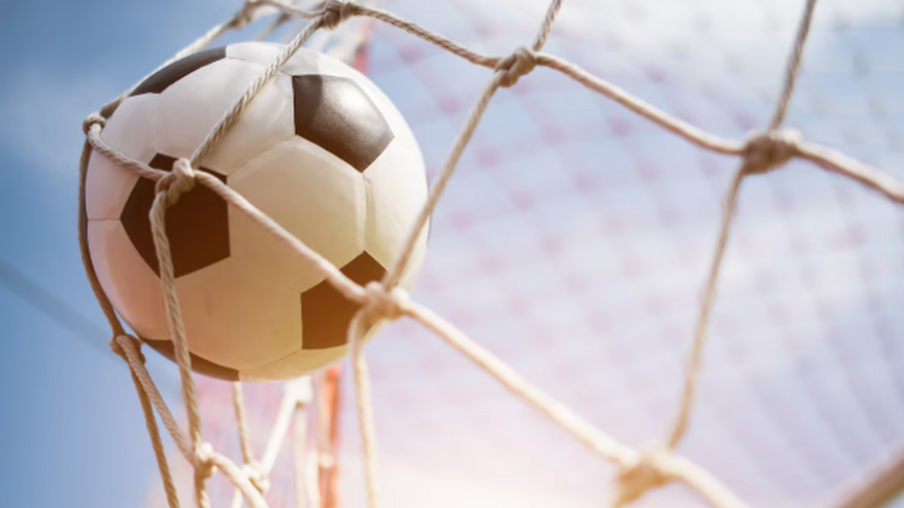 Нападающий "Крыльев Советов" не сможет играть до конца апреля из-за травмы Нигерийский нападающий Джеффри Чинеду получил т...