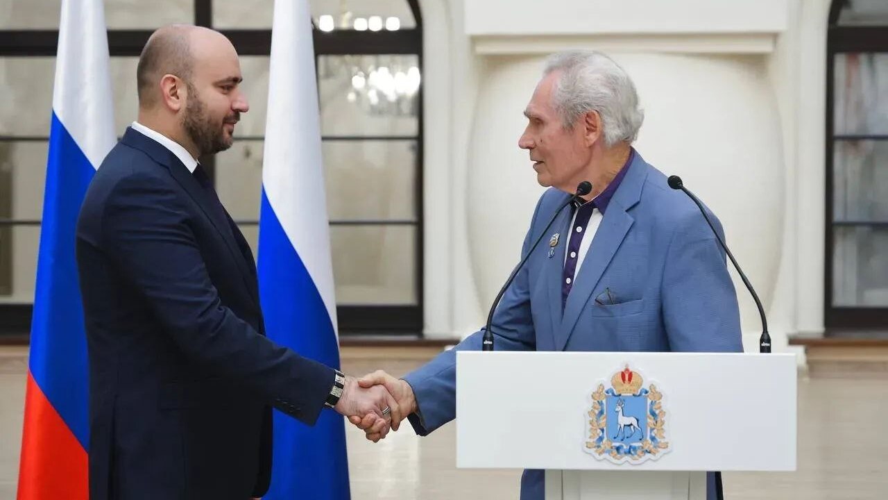 Губернатор вручил награды в преддверии Дня рабо...