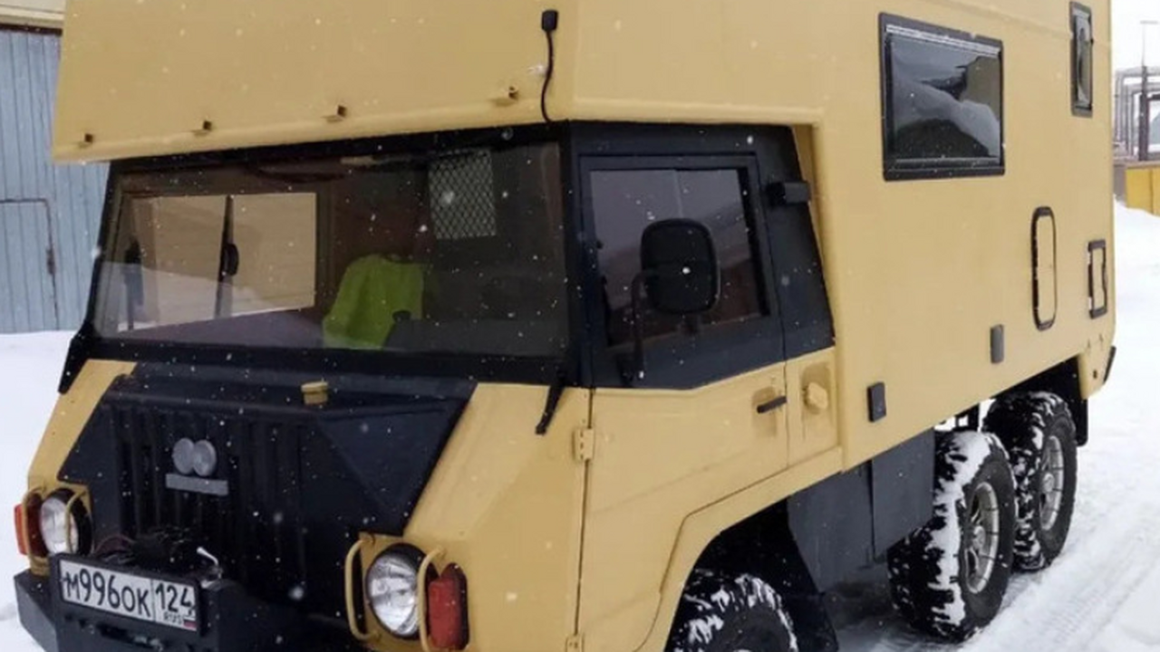 Сняли на фото: в Сургуте представили уникальный автодом из Pinzgauer 712 1981 г В Сургуте успешно реализован уникальный проект ...
