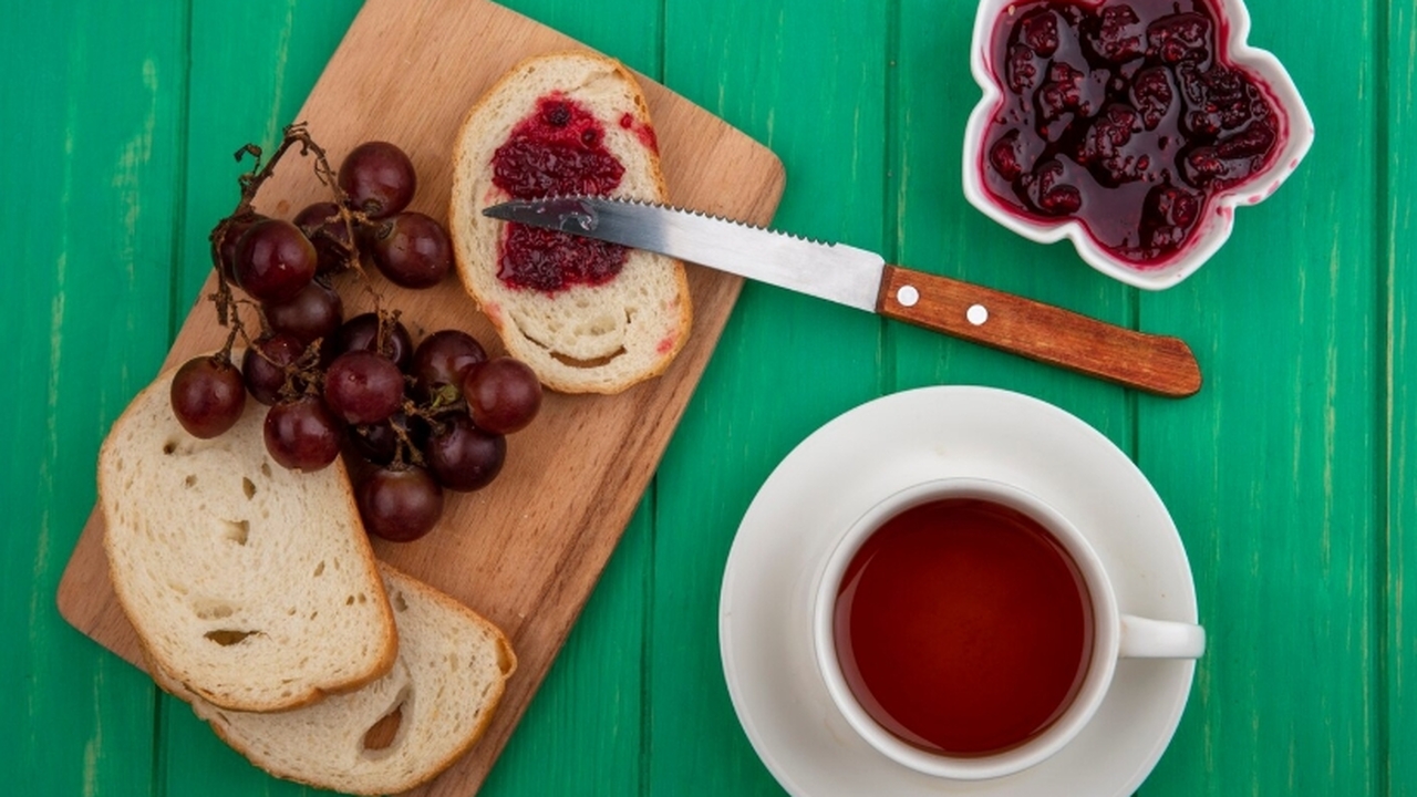 На зиму не остается ни одной баночки: подруга с юга научила делать варенье из винограда — у нас считается деликатесом В период сбора урожая винограда, когда лозы гот...