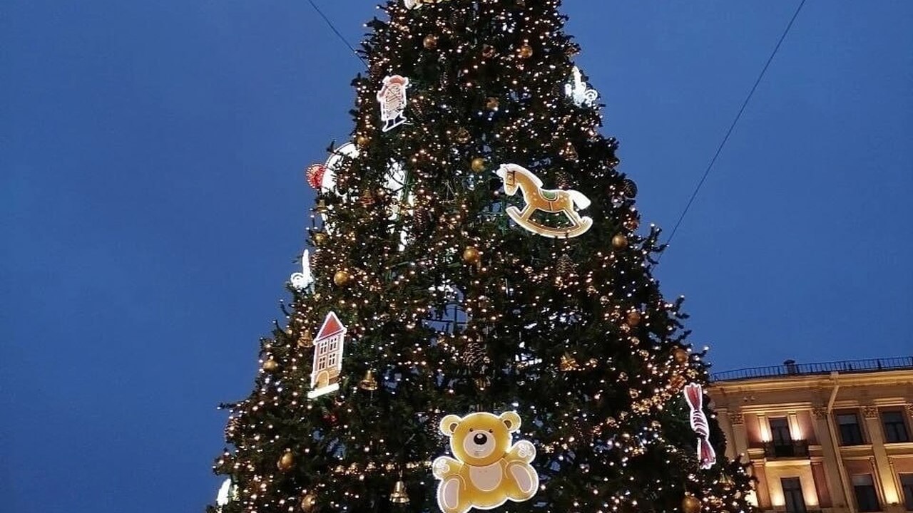 Новогодние праздники переносятся из-за ситуации в стране: каникул в январе как раньше уже не будет Производственный календарь 2026: сколько будем ...