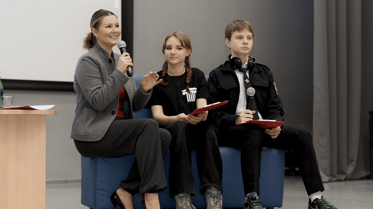 Актриса и общественный деятель Мария Кожевникова встретилась со старшеклассниками Самары на площадке Российского общества «Знание». Встреча с лектором Российского общества «Знание...