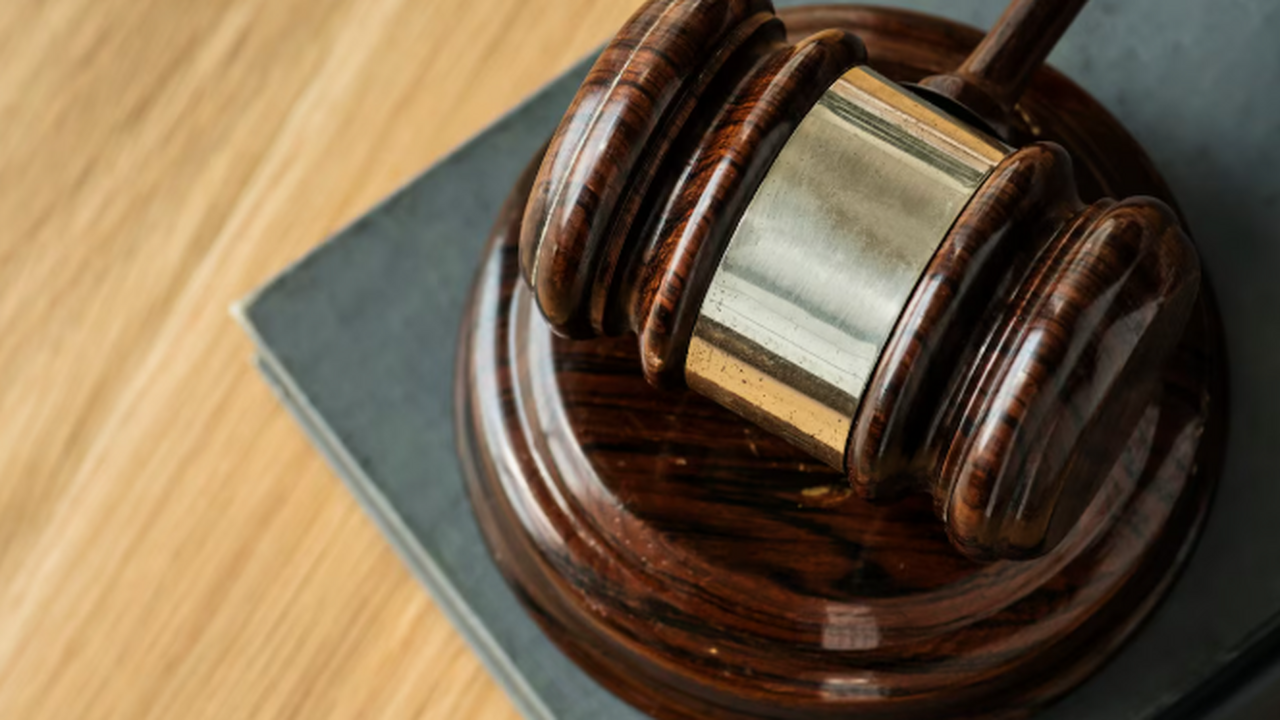 Прокуратура оказала правовую помощь бывшим сотр...