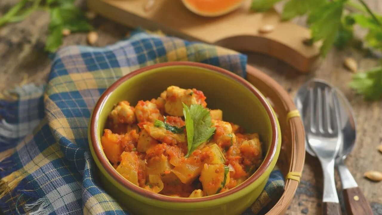 Бросаю на сковородку и перемешиваю самые просты...