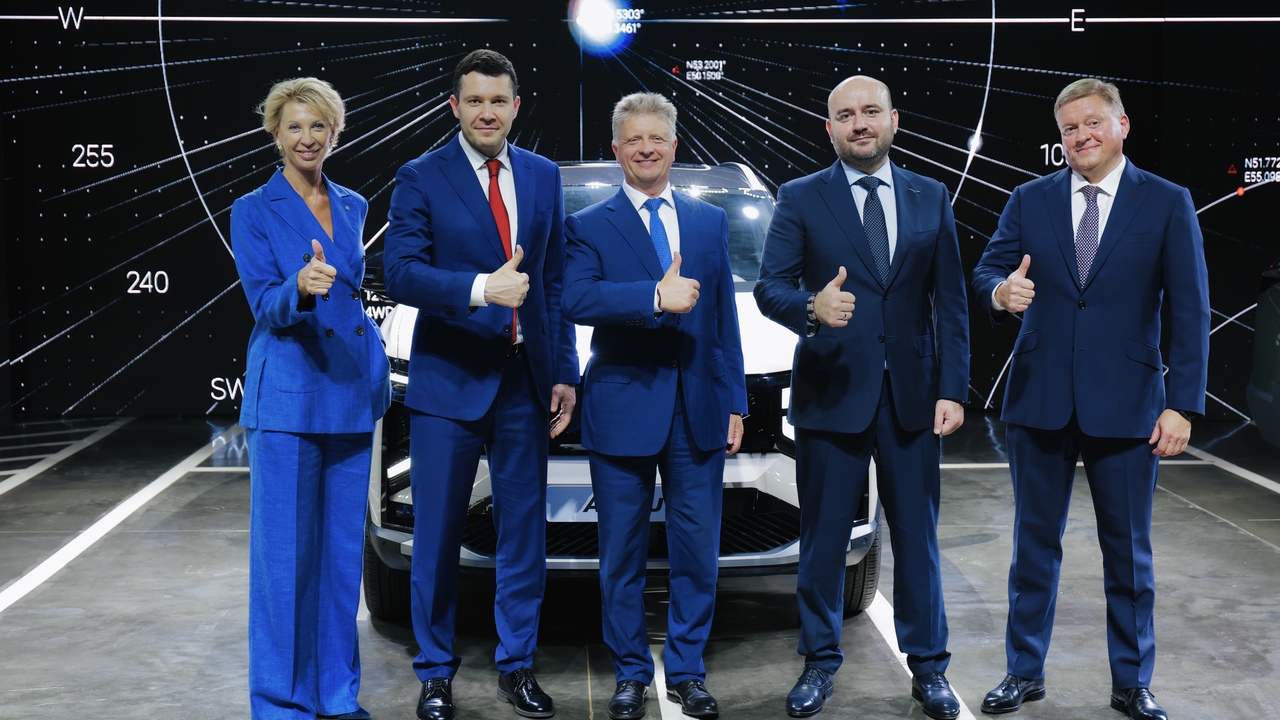 Вячеслав Федорищев о новом автомобиле LADA Azimut: «Завоюет доверие и любовь покупателей» В пятницу, 25 сентября, накануне Дня машиностро...