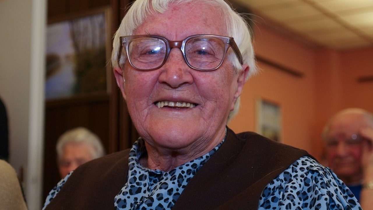 В ноябре пенсионеры смогут получить приятный сю...