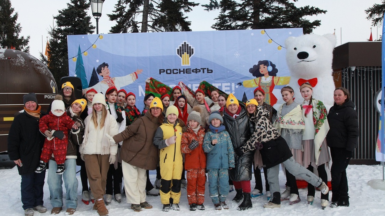 В Самаре любители коньков закружились в «хороводе дружбы» Флэш-моб прошел в рамках фестиваля танцев на ль...