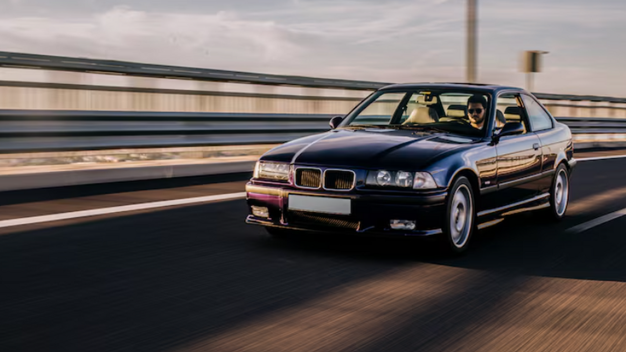 Компания BMW приняла решение об отзыве около пя...