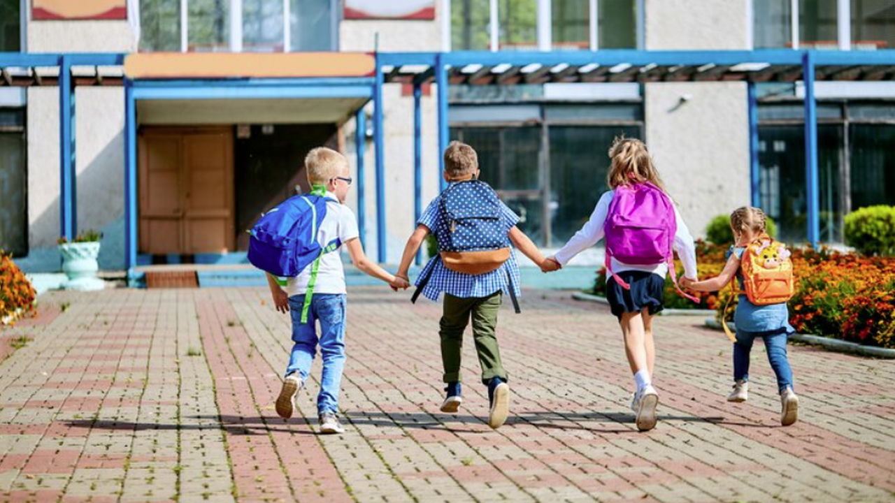 Когда начинаются летние каникулы 2026 у школьни...