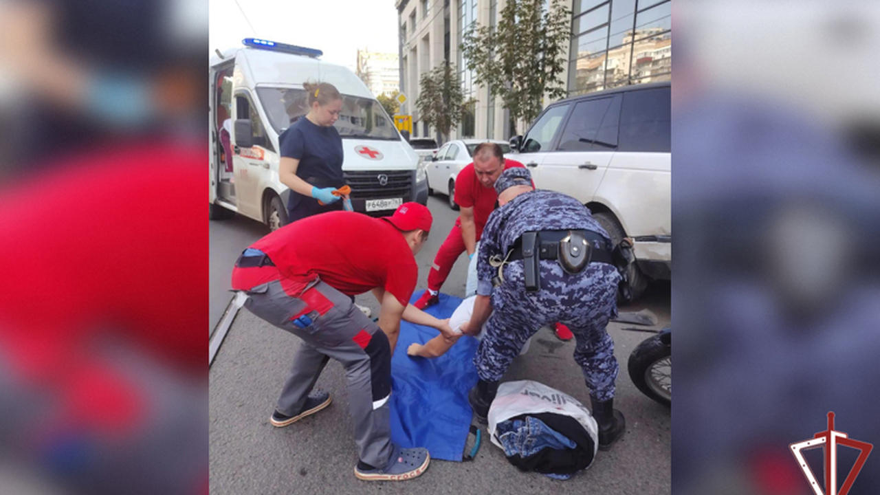 В Самаре росгвардейцы оказали помощь мужчине после ДТП на Галактионовской После случившегося пострадавший выразил благода...