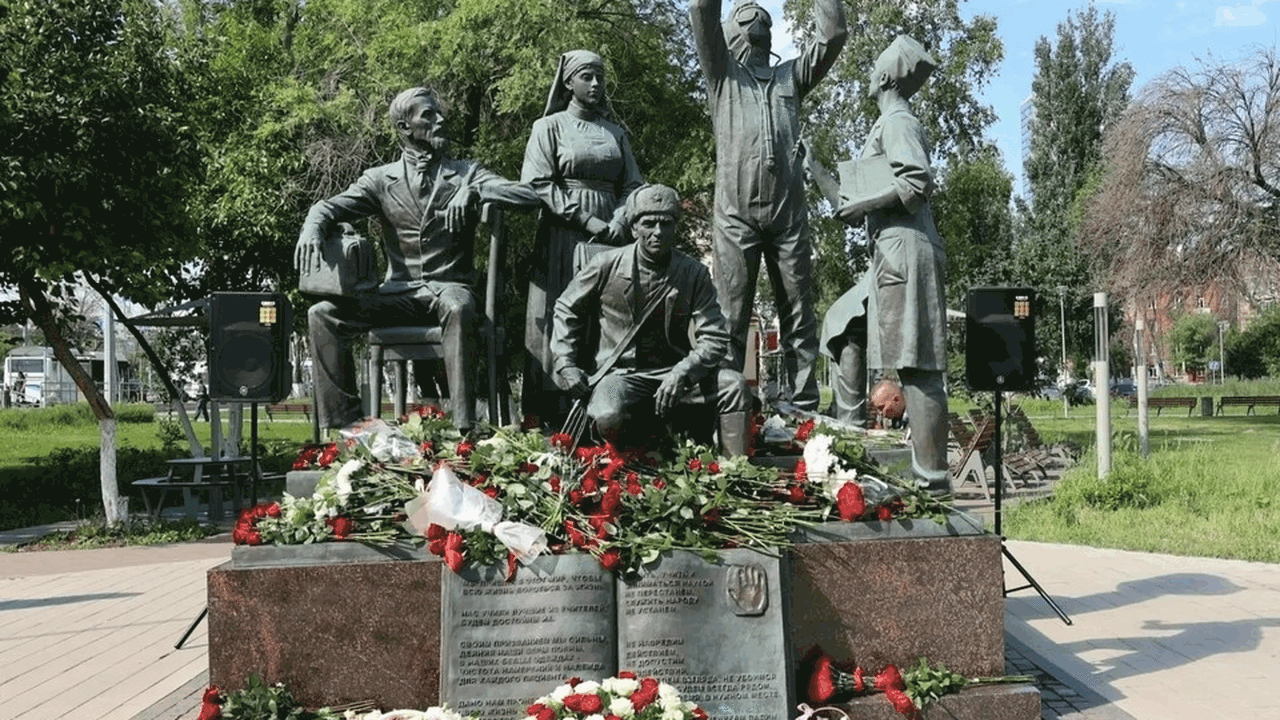 В Самаре возложили цветы к памятнику «Наследие и наставничество» В преддверии Дня медицинского работника в город...