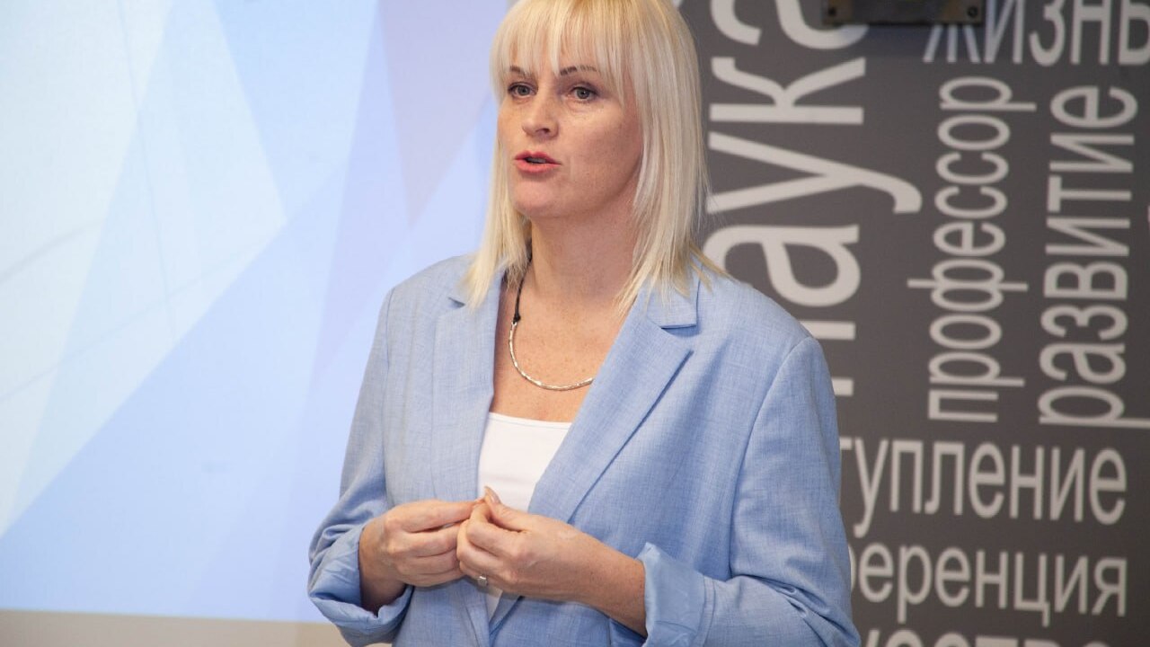 «Автобус счастья» для многодетных: на прямой линии губернатору предложили новый социальный туристический проект В День волонтёра на прямой линии губернатора Са...