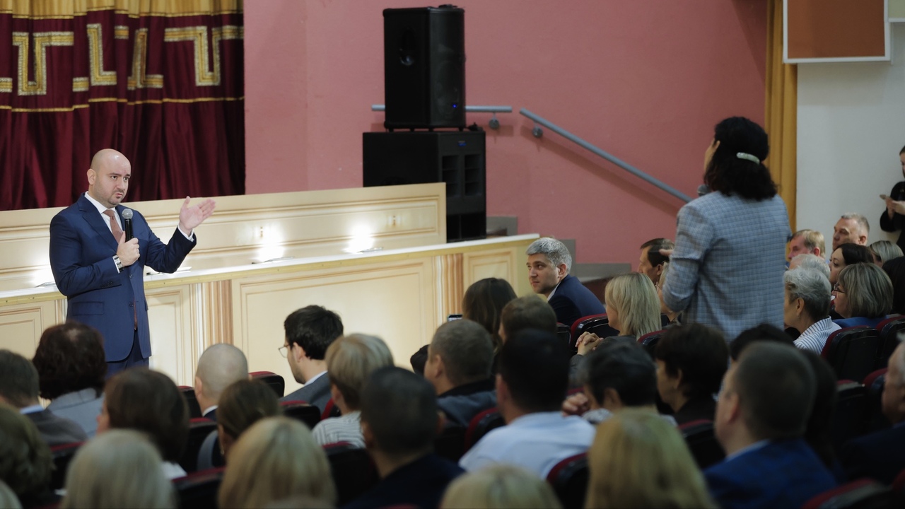 Порядка 600 жителей из четырех муниципалитетов приняли участие во встрече с губернатором Вячеславом Федорищевым В ходе встречи жители задавали главе региона во...