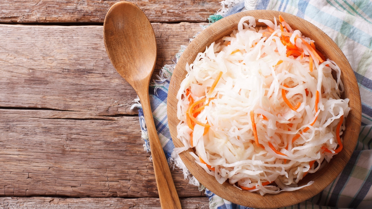 Простейший рассол — берем воду и мешаем с солью...