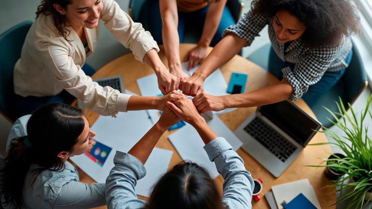 Ученые Западного Сиднея: командная работа координирует мозговую активность людей Синхронизация мозговой активности в процессе со...