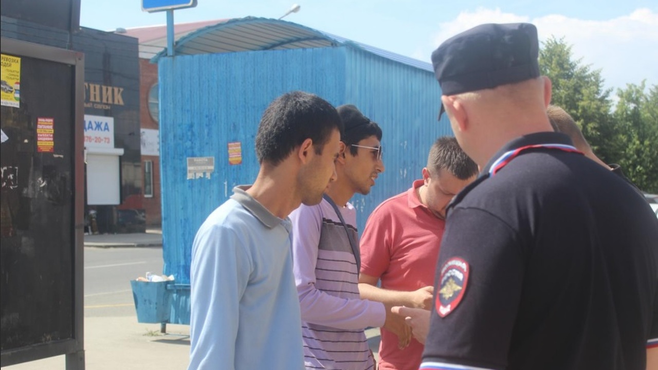 В Сызрани вынесен приговор за фиктивную регистрацию иностранцев Во время рассмотрения дела в суде подсудимая по...