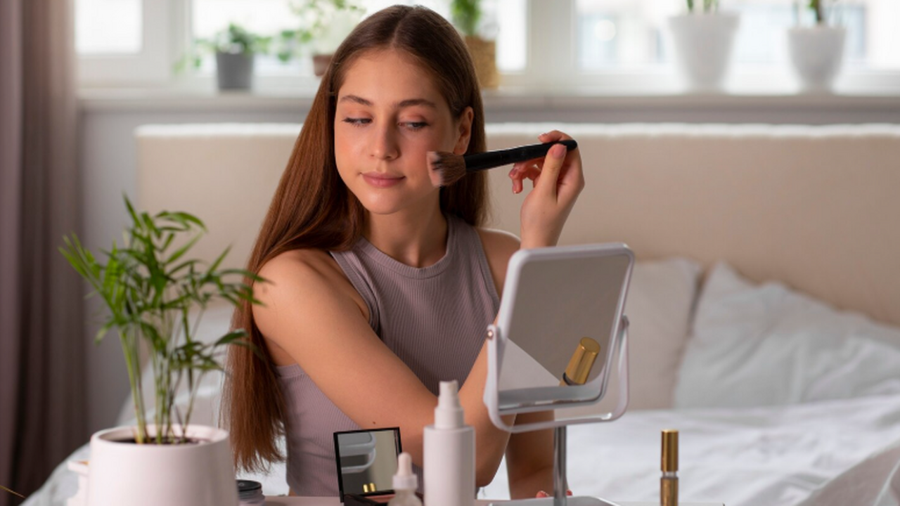 Всего 3 минуты — и идеальный макияж готов: профессиональный визажист поделилась гениальным лайфхаком Многие полагают, что создание яркого макияжа гл...