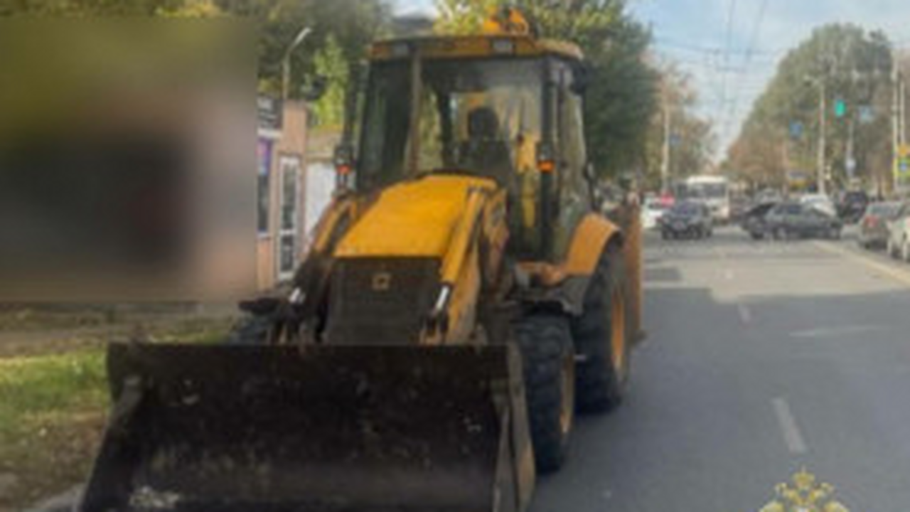 В 13:40 8 октября на проспекте Кирова в Кировск...