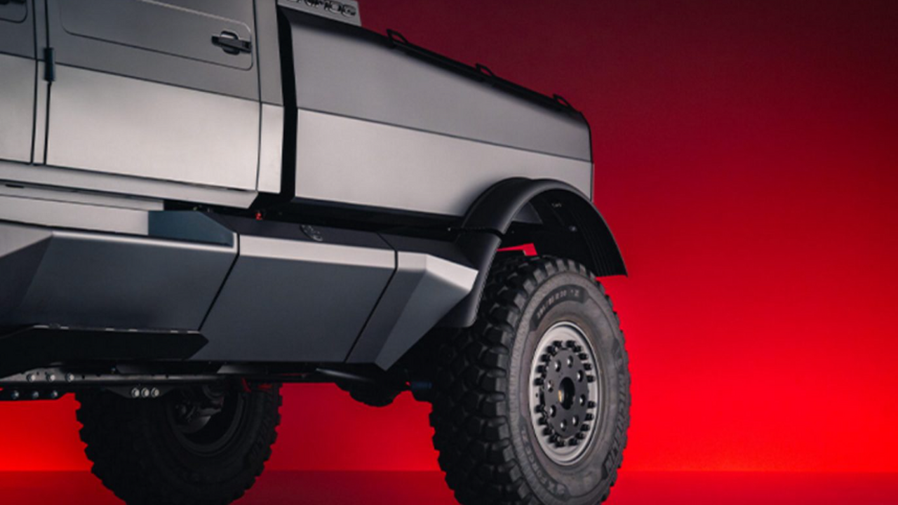 Компания Mercedes-Benz уже почти восемь десятил...